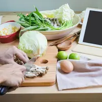 Ilustrasi memasak/copyright shutterstock by kitzcorner