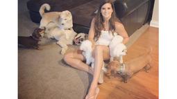 Danica Sue Patrick lahir Beloit, Wisconsin, Amerika Serikat pada tanggal 25 Maret 1982. (Bola.com/Instagram)