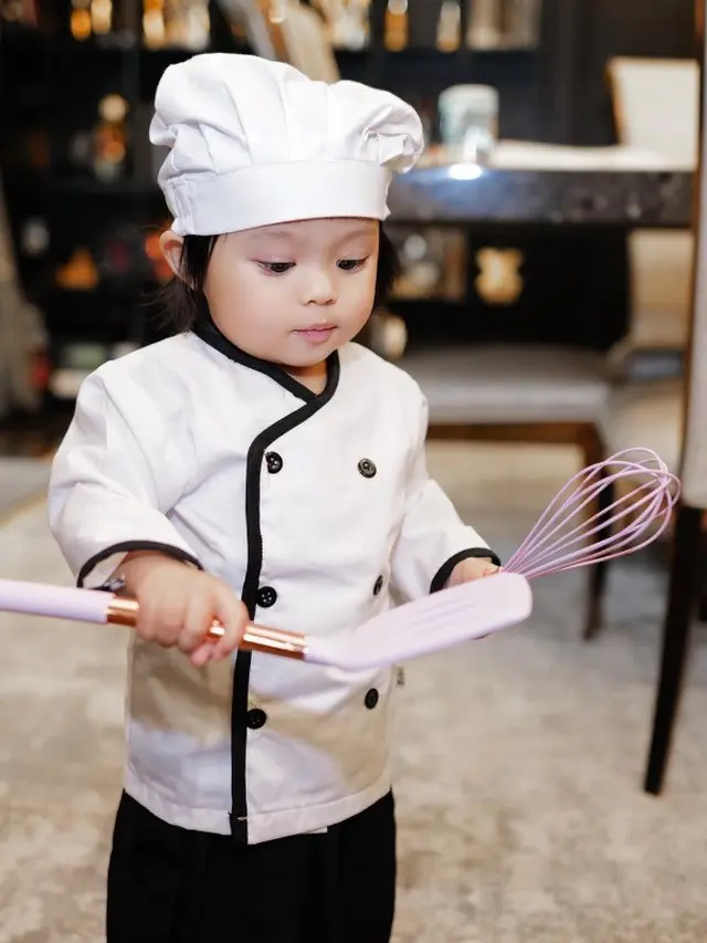 Potret Ameena Hanna Nur Atta  (Sumber: Instagram/@aurelie.hermansyah dan Instagram/@ameenaatta)