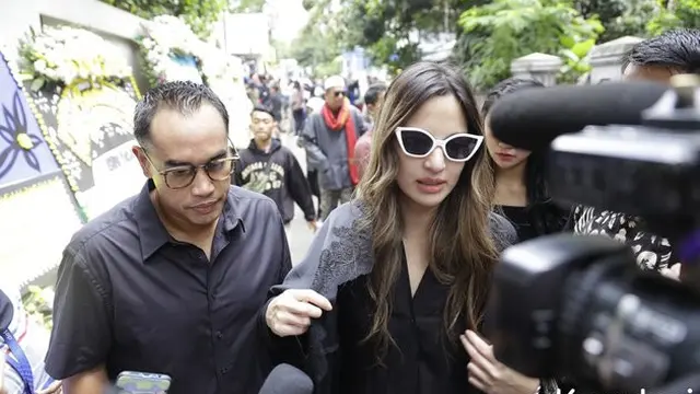 Ashraf Sinclair Meninggal, Ini 7 Potret Seleb yang Melayat ke Rumah Duka