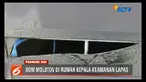 Bom molotov mengakibatkan kaca jendela rumah pecah dan tembok bagian depan menghitam akibat terbakar.