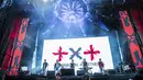 Soobin (kiri), Huening Kai, Beomgyu, Yeonjun, dan Taehyun dari Tomorrow X Together tampil pada hari ketiga Festival Musik Lollapalooza di Grant Park, Chicago, Amerika Serikat, 30 Juli 2022. (Photo by Amy Harris/Invision/AP)