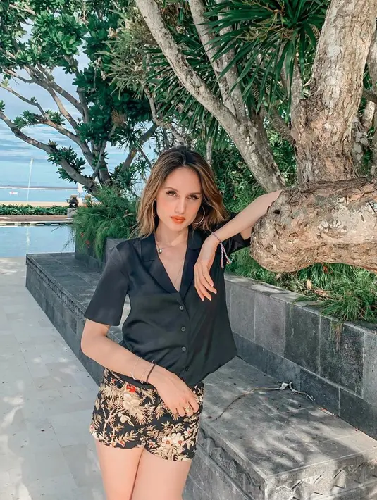 Berawal dari menjawab pertanyaan tentang  penyesalan terbesar dalam hidupnya yang menurutnya sangat susah dijawab. Pasalnya, orang tua Cinta selalu diajarkan untuk tidak menyesal dan menjadikan kegagalan sebagai pengalaman. (Instagram/claurakiehl)