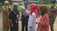 Setiap orang yang hendak masuk ke Sulawesi Barat di periksa kesehatannya (Abdul Rajab Umar)