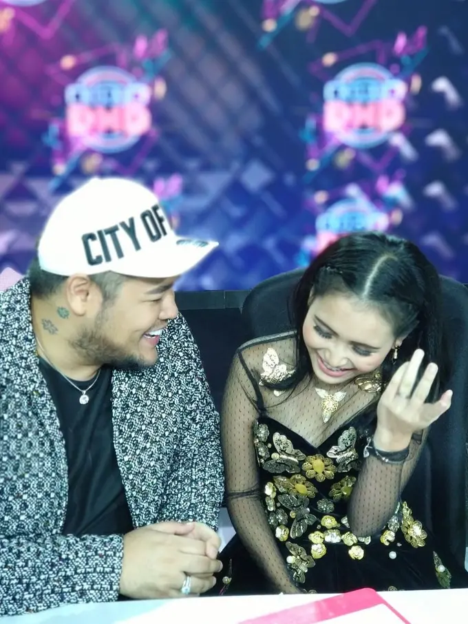 [Bintang] 8 Potret Kekompakan Ayu Ting Ting dan Ivan Gunawan