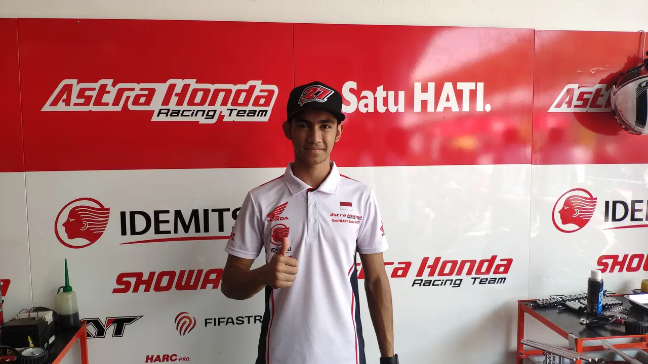 Pembalap AHRT Andi Gilang