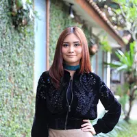 Banyak penyanyi dari Malaysia yang sukses meramaikan musik Tanah Air. Setelah Siti Nuhaliza, Sheila Madjid kini ada penyanyi baru yang  mencoba peruntungan musik di Indonesia. (Adrian Putra/Bintang.com)