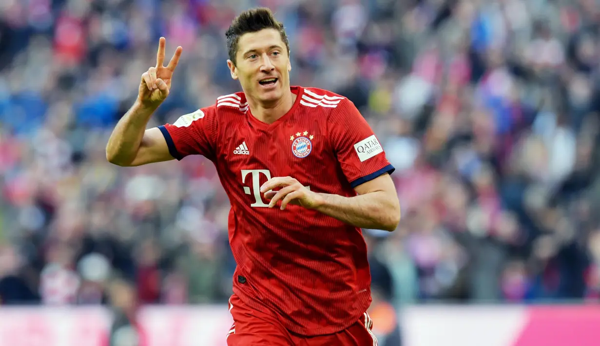 5. Robert Lewandowski (Bayern Munchen) – Pria asal Polandia ini mendapat 1,33 juta euro per bulan di Bayern. Tetapi gajinya masih terlalu kecil jika dibandingkan dengan striker di liga top Eropa lainnya. (AFP/Tobiaz Schwarz)