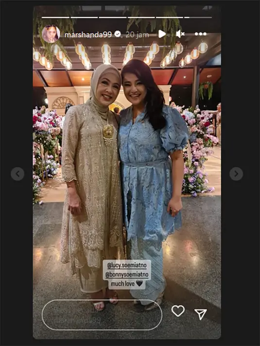 Pernikahan Riyanti Sofyan dihadiri keluarga dekat kedua mempelai dan juga artis yang pernah syuting bareng Marshanda di Bidadari sekitar 22 tahun lalu. [Instagram/marshanda99]