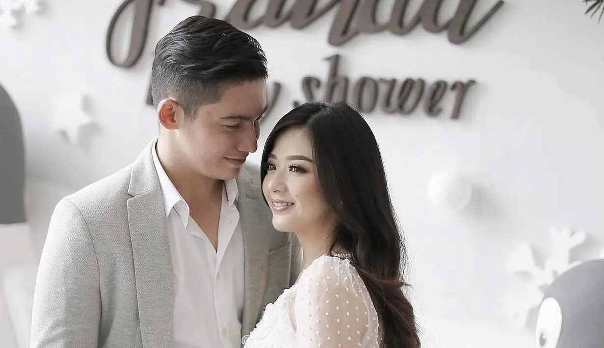 Tidak lama lagi Franda akan melahirkan anak pertama buah cintanya dengan Samuel Zylgwyn. Kini, usia kandungan presenter tersebut 37 minggu. Belum lama ini, baru saja melakukan baby shower. (Instagram/frandaaa87)