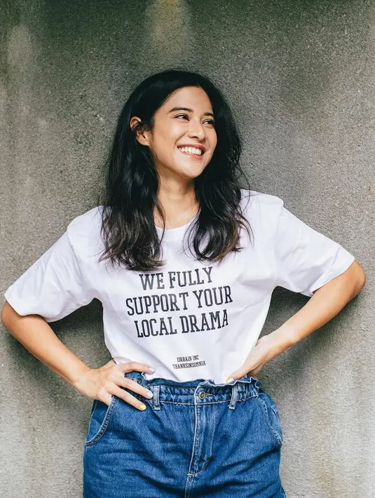 Lantaran lebih banyak menghabiskan waktu di rumah, Dian mengaku justru banyak mencoba hal-hal baru yang sebelumnya tidak pernah ia lakukan. Lewat unggahan di akun Instagramnya, Dian pun menceritakan kegiatannya tersebut. (Instagram/therealdisastr)