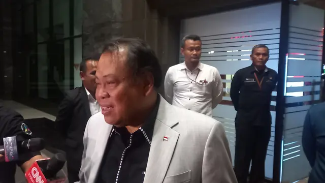 Hakim Konstitusi Arief Hidayat usai menjalani pemeriksaan Majelis Kehormatan MK (MKMK) di Gedung MK, Jakarta Selasa (31/10/2023).