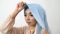 Tutorial hijab ala selebgram. (dok. tangkapan layar Vidio/Liputan6.com)