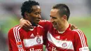 Bayern Munich's Franck Ribery and Ze Roberto celebrate after the German first division Bundesliga match FC Bayern Munich vs VfL Wolfsburg on October 25, 2008. Munich won the match 4-2. AFP PHOTO/TIMM SCHAMBERGER