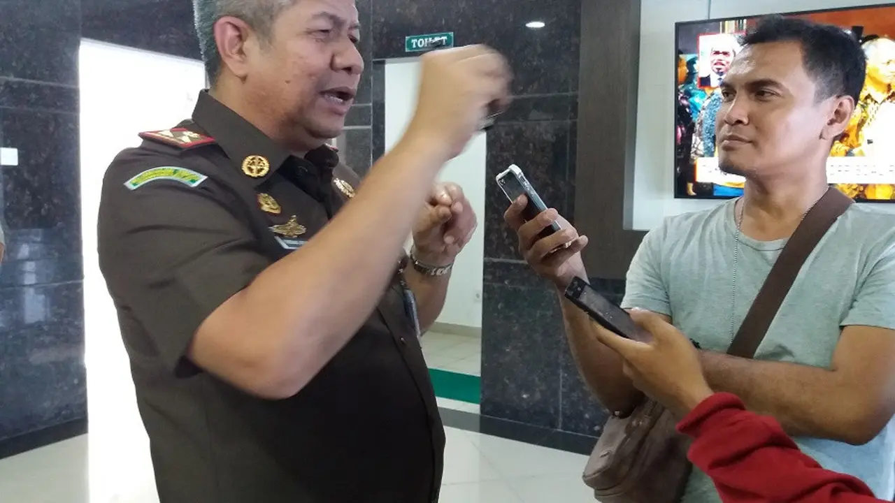 Kepala Kejati Sulsel, Firdaus Dewilmar menegaskan tak ada ruang toleransi bagi Jaksa atau Pegawai Kejaksaan yang melanggar kode prilaku jaksa maupun pelanggaran peraturan kepegawaian (Liputan6.com/ Eka Hakim)