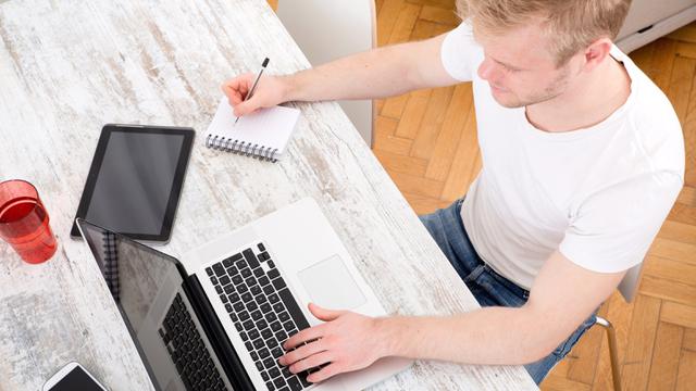 3 Tips Membangun Bisnis Sambil Bekerja Jadi Karyawan