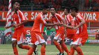 Persekabpas Pasuruan merayakan kemenangan 2-1 atas Persikapro Probolinggo di laga pembuka Liga 3 Zona Jatim di Stadion R. Soedrasono, Bangil, Rabu (3/5/2017). (Bola.com/Fahrizal Arnas)