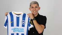 Julio Enciso. Striker asal Paraguay berusia 18 tahun ini baru didatangkan Graham Potter pada awal musim 2022/2023. Brighton and Hove Albion menebusnya dari klub Paraguay, Club Libertad dengan nilai transfer sebesar 11,6 juta euro. Musim ini ia baru dimainkan 1 kali di ajang Piala Liga dengan mencatat 1 assist. Bersama Timnas Paraguay ia telah mengoleksi 8 caps dengan torehan 1 assist sejak melakukan debut pada 15 Juni 2021. (brightonandhovealbion.com)