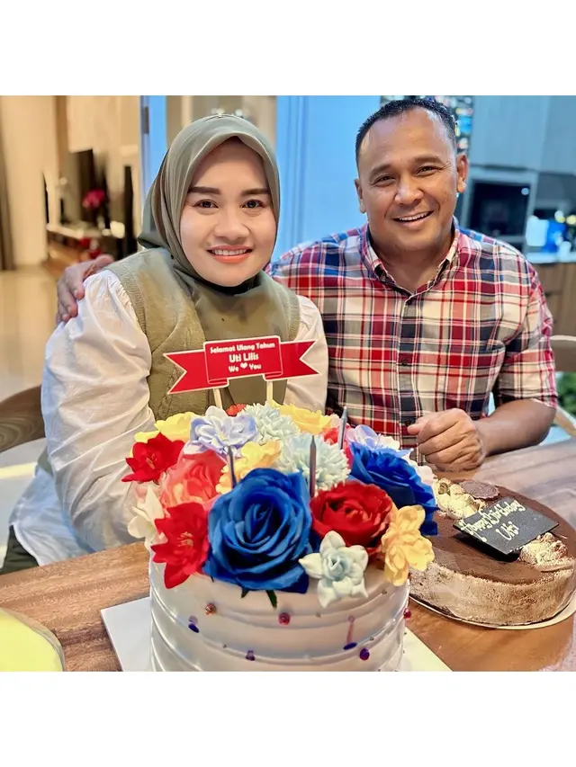 6 Potret Ibunda Puput Nastiti yang Baru Rayakan Ultah, Harmonis Meski Beda Keyakinan
