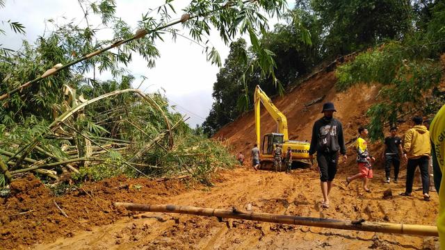 Longsor di Kecamatan Sukajaya, Bogor, Jawa Barat.