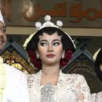 Ratu Felisha sudah mulai menjalankan beberapa persyaratan untuk melakukan program bayi tabung. Tidak hanya Ratu yang berhenti merokok. Ternyata sang suami, Arie Pujianto juga ikutan berhenti merokok.