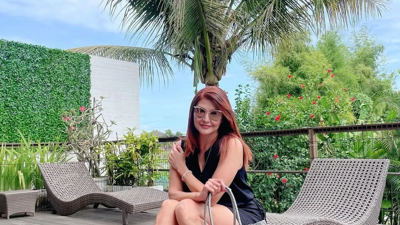Awet Muda, 7 Gaya Tamara Bleszynski saat Hangout Ini Curi Perhatian