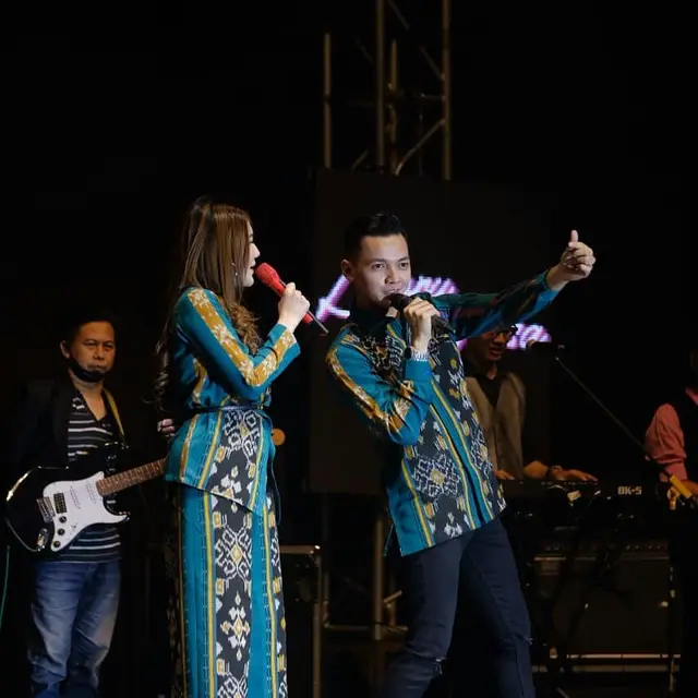 Dikabarkan menikah, Ini 6 Momen Manis Nella Kharisma dan Dory Harsa di Atas Panggung