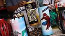 Deretan lampu hias berkarakter dari bahan pipa yang telah selesai dibuat di Tangerang, Selasa (5/1/2021). Lampu hias berkarater tersebut dijual dikasaran harga Rp 100 hingga Rp 150 ribu tergantung tingkat kesulitan. (Liputan6.com/Angga Yuniar)