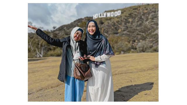 8 Potret Oki Setiana Dewi dan Keluarga saat di Los Angeles, Kerja Sekaligus Liburan