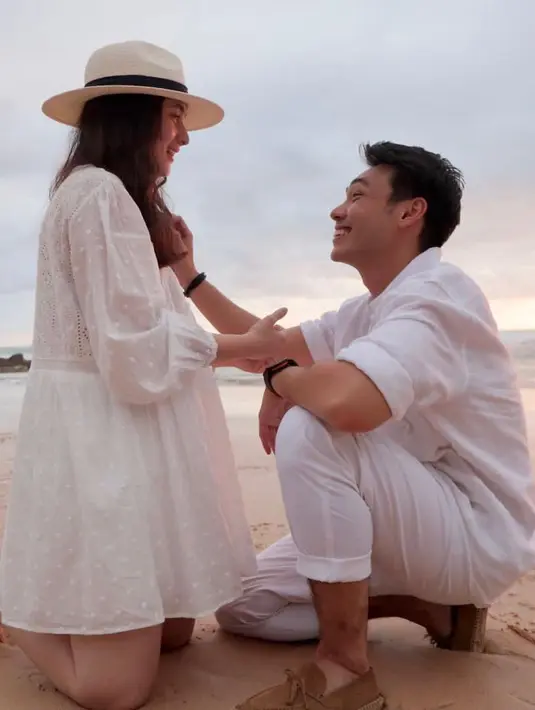 Chelsea Islan dan Rob Clinton (Instagram/elizabethkardinal)