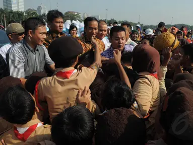 Kamis (14/8/14), Gubernur DKI Jakarta Joko   Widodo menghadiri upacara HUT ke-53 Gerakan   Pramuka di pelataran Monas, Jakarta,   (Liputan6.com/Herman Zakharia) 