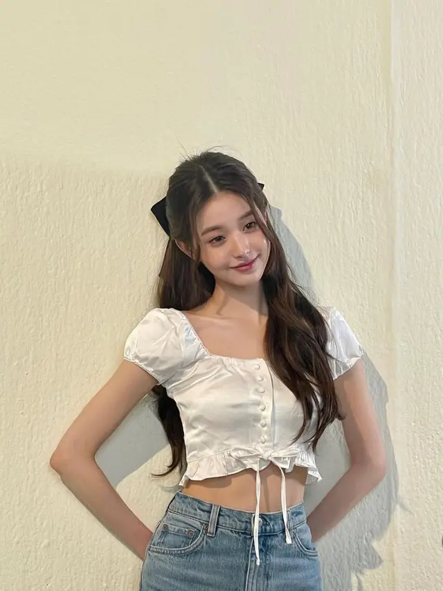 Ide Soft Girl Look Outfit yang Bikin Penampilan Makin Manis dan Feminin (photo by instagram.com/for_everyoung10)