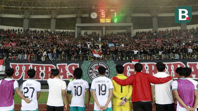 Foto: Potret Warna-Warni Suporter Indonesia di Ajang Piala AFF U-19 2022