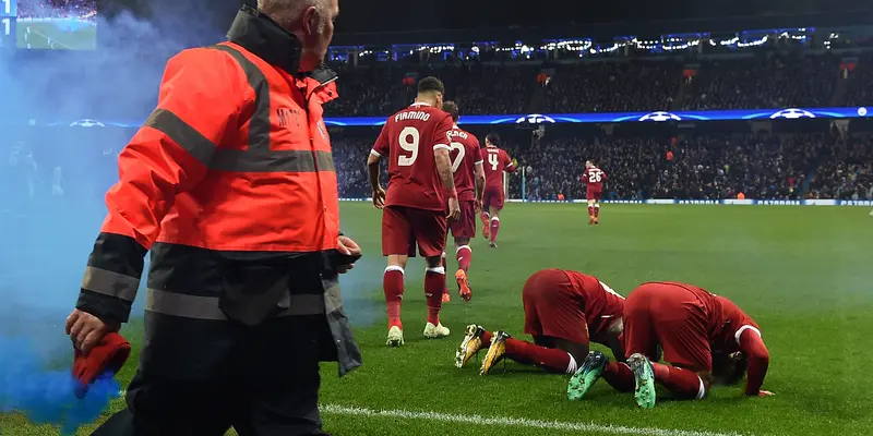 Sujud Syukur Mohamed Salah Iringi Kemenangan Liverpool di Liga Champions