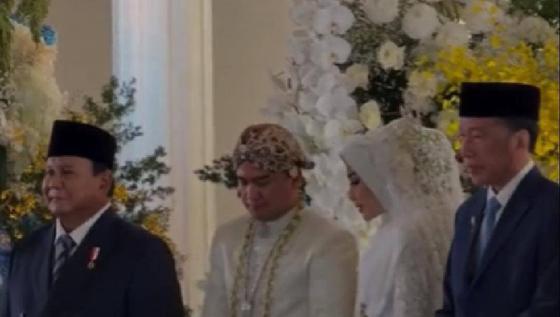 Gaya Jokowi &amp; Prabowo Kompak Berjas Hitam di Nikahan Agung Surahman Ajudan RI 1