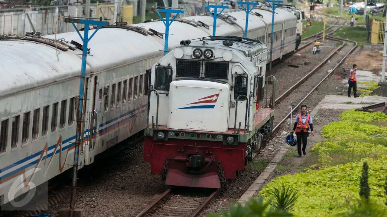 Rayakan HUT ke-92, Stasiun Tanjung Priok Bersih-bersih