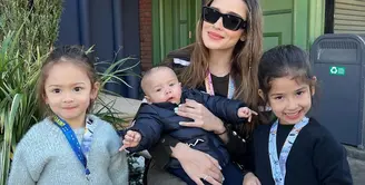 Yasmine Wilblood salah satu selebriti yang mulai tak terlihat lagi di layar kaca dan layar lebar setelah menikah. Perlahan, setelah menikah dengan Abi Yapto tahun 2013 silam, mulai mengurangi kegiatannya di dunia entertainment. [Instagram/yaswildblood]