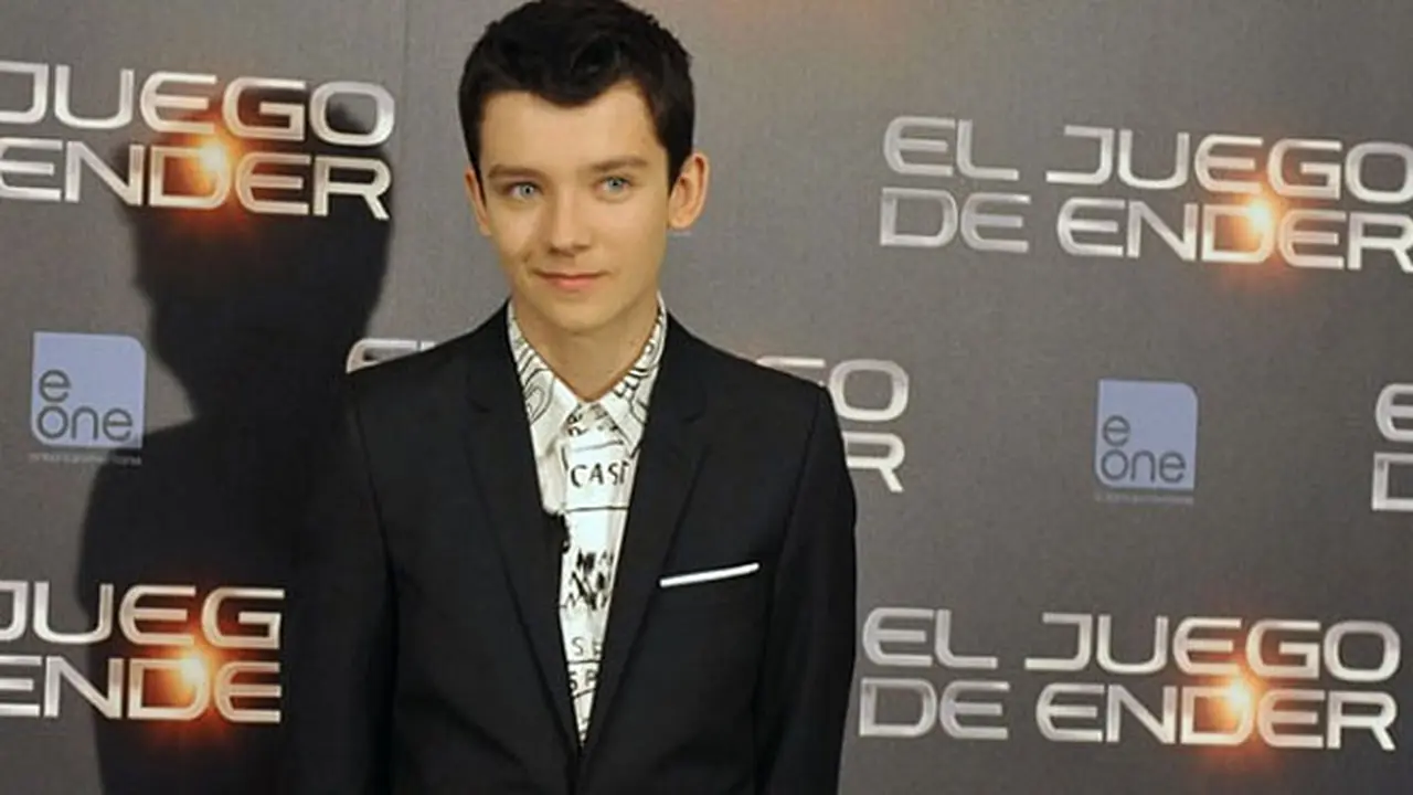 asa-butterfield-131115c.jpg