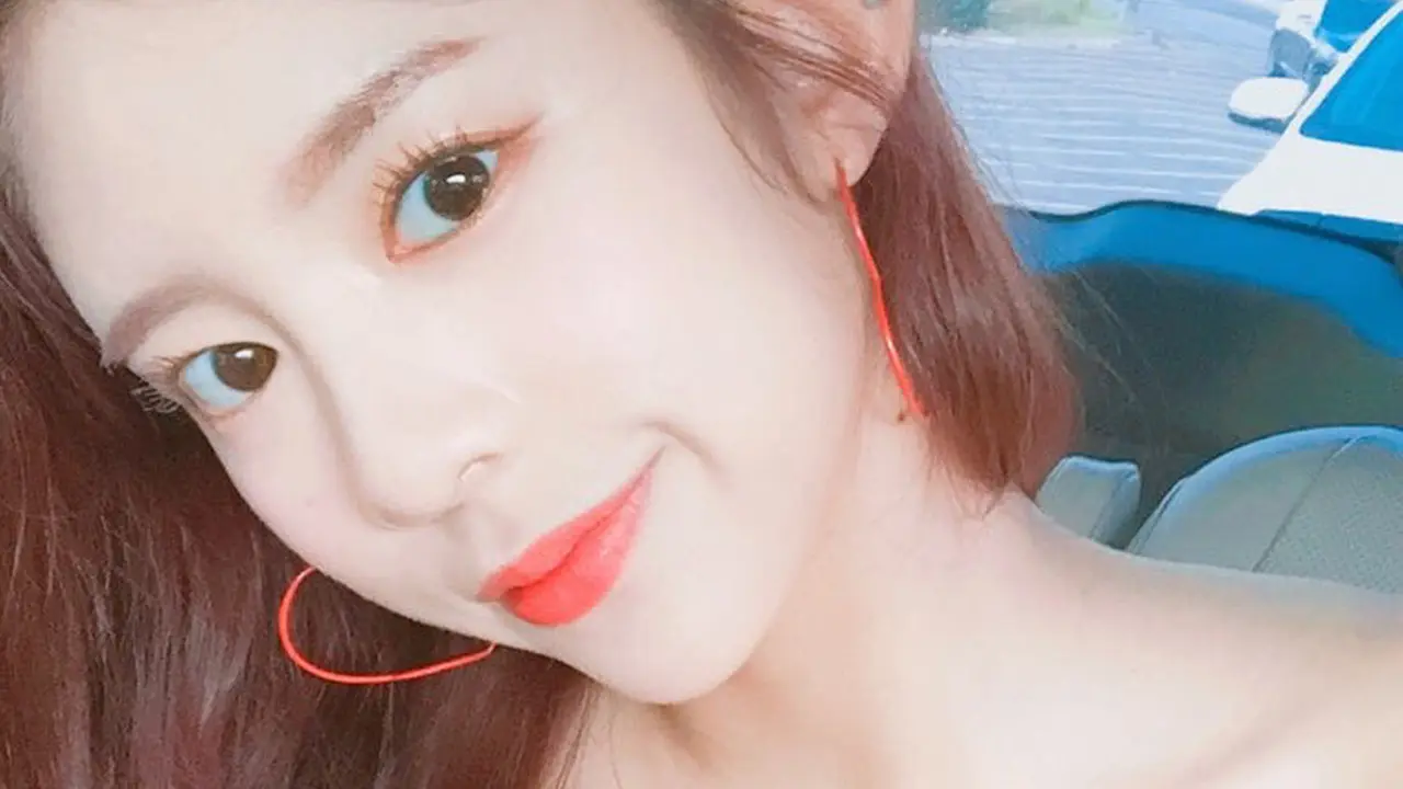 Daisy Momoland (Instagram/ momoland_official)