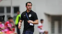 Pelatih kepala PSIS Semarang, Gilbert Agius saat laga lanjutan BRI Liga 1 2022/2023 antara Persija Jakarta melawan PSIS Semarang di Stadion Wibawa Mukti, Cikarang, Kamis (16/03/2023). (Bola.com/Bagaskara Lazuardi)