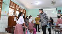 Menteri Pendidikan, Kebudayaan, Riset, dan Teknologi (Mendikbudristek) Nadiem Makarim meninjau sekolah di Jakarta Timur yang menggelar PTM Terbatas.(Foto: Istimewa).