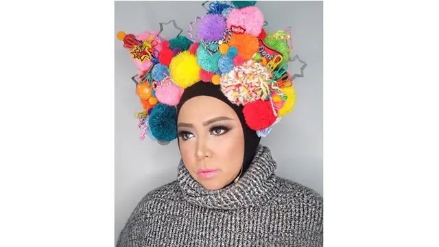 7 Inspirasi Hijab Tak Biasa Ala Melly Goeslaw, Tertarik Untuk Mencoba?
