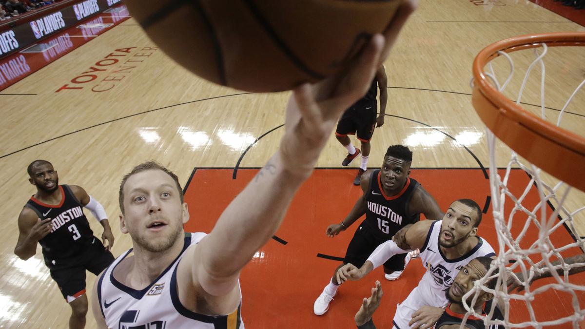 FOTO: Utah Jazz Gemilang di Markas Houston Rockets - NBA Bola.com
