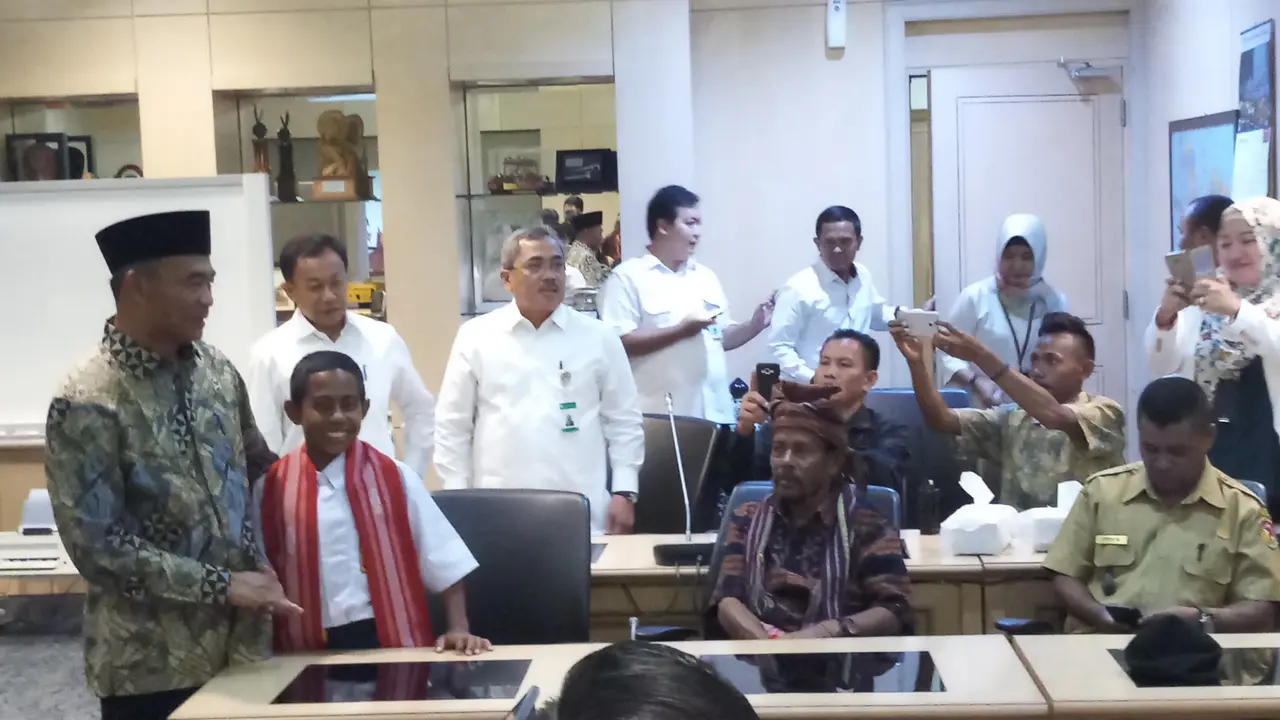 Menteri Pendidikan Muhadjir Effendy menemui Joni Gala (Liputan6.com/Ady Anugrahadi)