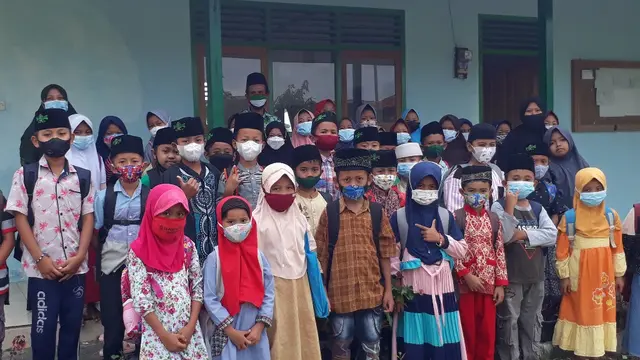 Santri Madrasah Diniyah Miftahul Huda 1 Cingebul, Lumbir, Banyumas. (Foto: Liputan6.com/Muhamad Ridlo)