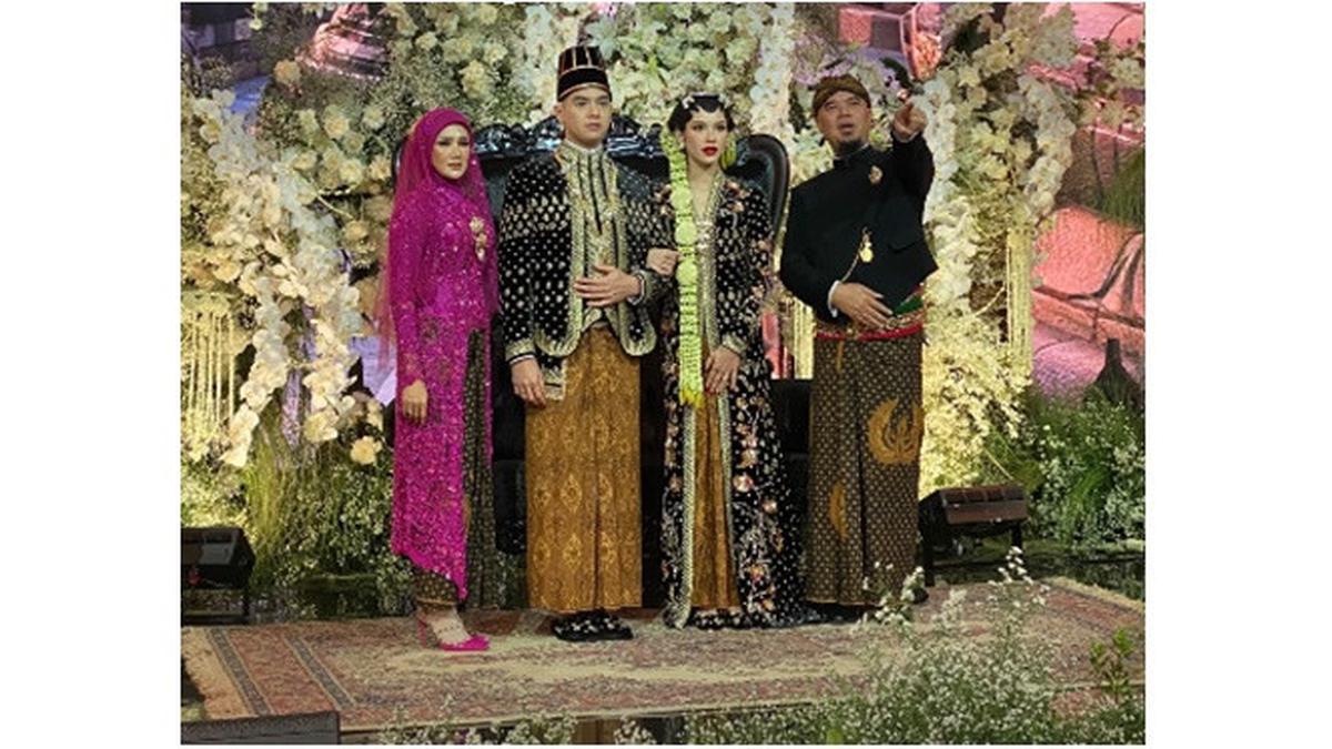 Intip Isi Souvenir Ngunduh Mantu Al Ghazali, Mewah, Bertema Jawa, dan Fungsional