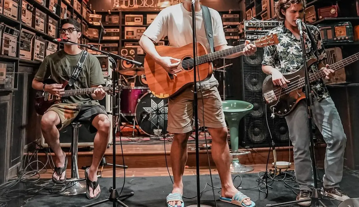 Al El Dul mewarisi bakat seni, terutama musik dari kedua orang tuanya. [Instagram.com/elelrumi]