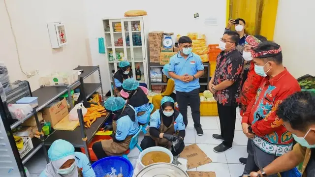 Pj Wali Kota Tarakan Melihat Uji Coba Makan Siang Gratis di Sukabumi