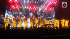 Grup motor The Prediksi saat tampil di atas panggung Soundrenaline di Allianz Ecopark, Ancol, Jakarta Utara, Sabtu (26/11/2022). The Prediksi tampil memeriahkan Soundrenaline 2022 dengan membawakan lagu Bebas, Let's Dance Together, Pesawat Tempur dan Mungkinkah. (Liputan6.com/Herman Zakharia)