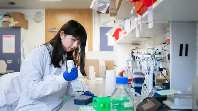 Kartini Era Kini: Cerita Carina Joe di Balik Pengembangan Vaksin dan Perannya sebagai Perempuan di Dunia Sains